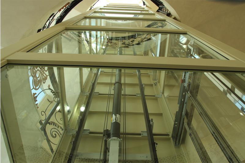 Hydraulic_Metron_lift_elevator_abudhabi2
