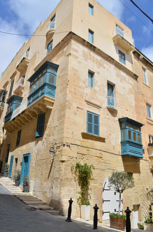 metron-elevator-industry-lift-cabin-doors-hotel-sally-port-suites-malta-valletta