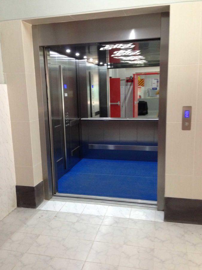 metron-lift-elevators-cabin-doors-traction-inox