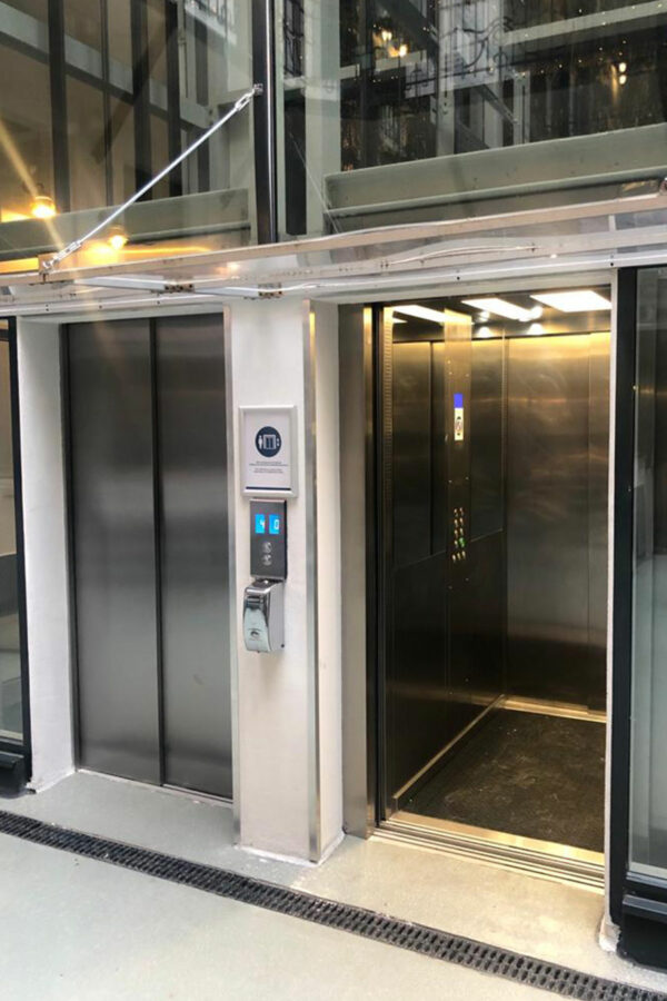 metron-elevators-inox-cabin-doors-double-hostel-passenger-lift-AO-hungaria