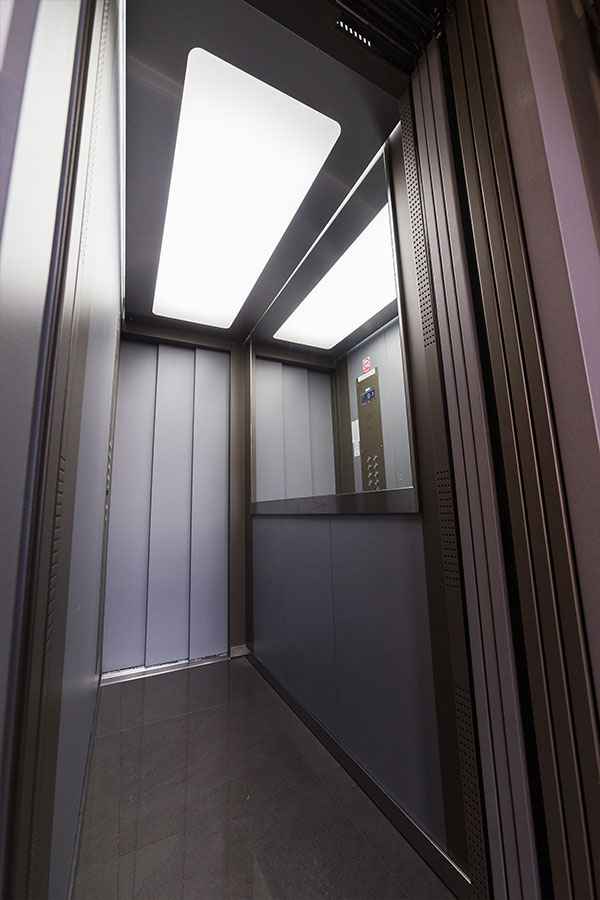 metron-elevators-lifts-cabin-doors-ostrava-czech-republic-mr-geared