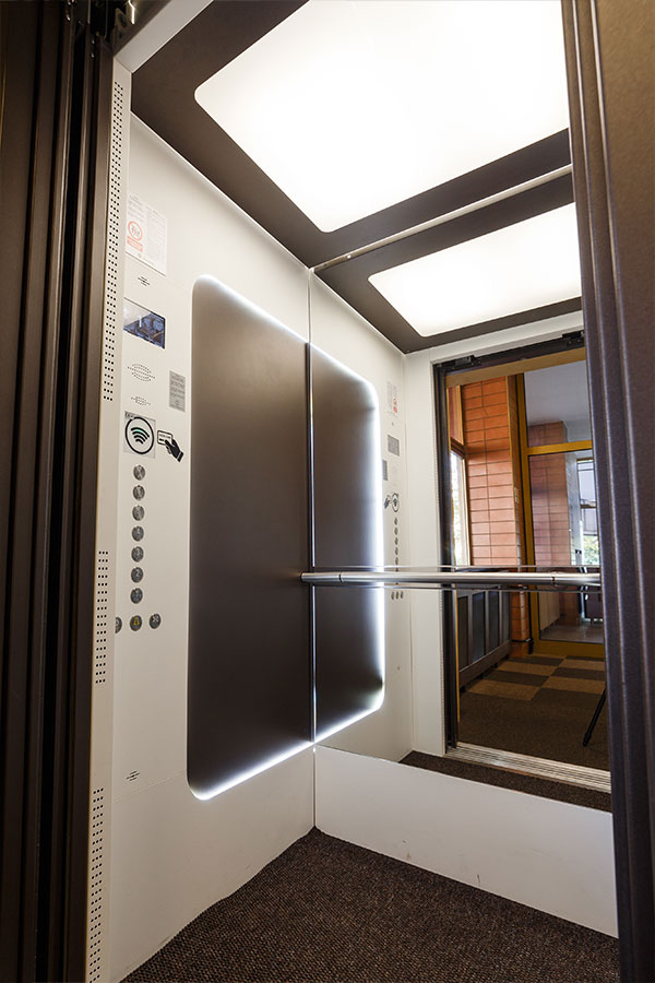 metron-elevators-lifts-mr-geared-cabins-doors-hotel-koruna-opava-czech-republic