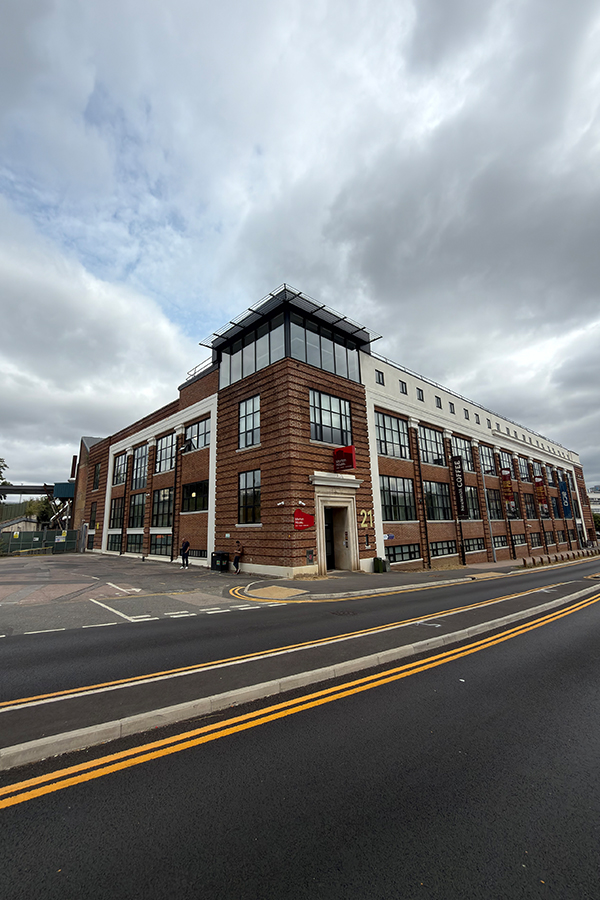 metron-elevators-luton-england-public-building