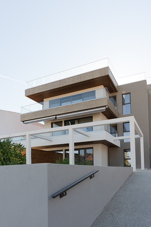 metron-thessaloniki-cabins-doors-lifts